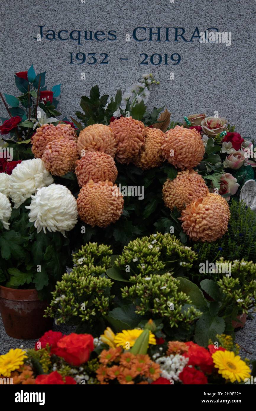 Das Grab von Jacques Chirac ehemaliger Premierminister von Frankreich und Bürgermeister von Paris Montparnasse Friedhof, Paris, Frankreich Stockfoto