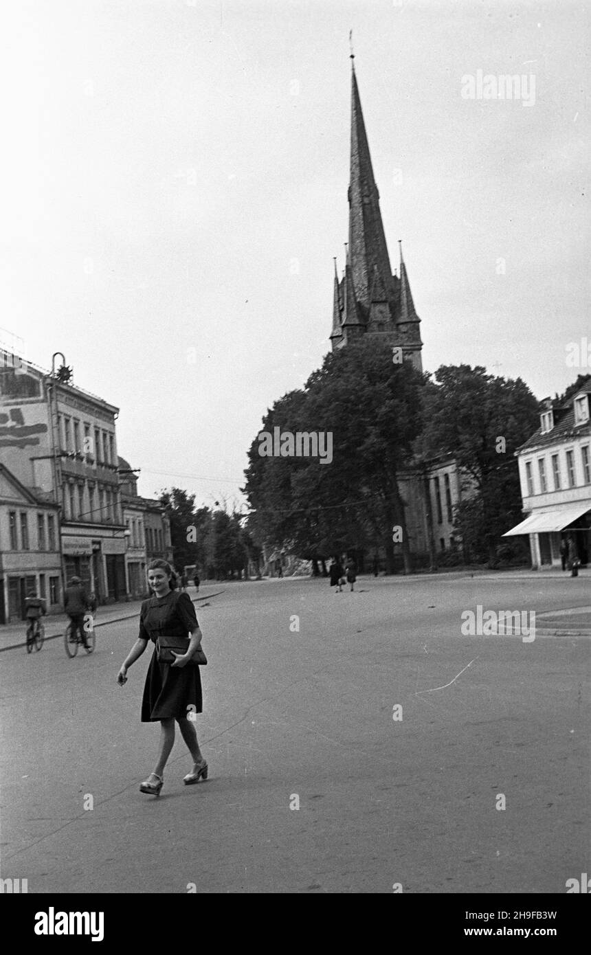 Œwinoujœcie, 1948. Plac Wolnoœci i koœció³ pw. Chrystusa Króla z XVIII mit wb PAP Dok³adny miesi¹c i dzieñ wydarzenia nieustalone. Swinoujscie, 1948. Wolnosci Platz und die Kirche Christi des Königs aus dem 18th. Jahrhundert. wb PAP Stockfoto
