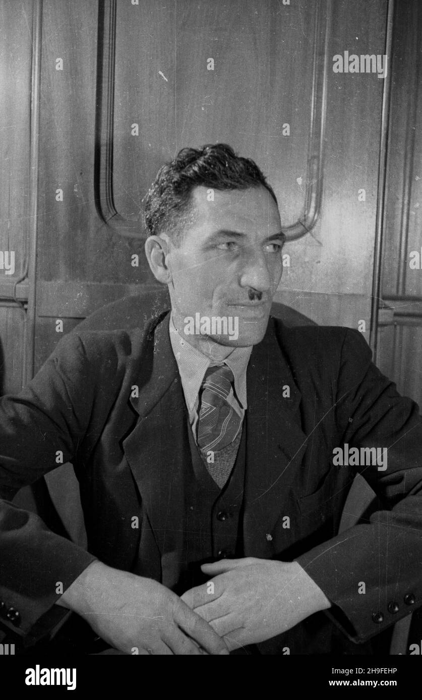 Warszawa, 1948-02. Wincenty Pstrowski - przodownik pracy, Górnik kopalni Jadwiga. po/gr PAP Dok³adny dzieñ wydarzenia nieustalony. Warschau, 1948. Februar. Wincenty Pstrowski - Held der sozialistischen Arbeit, Bergmann im Kohlebergwerk Jadwiga. po/gr PAP Stockfoto