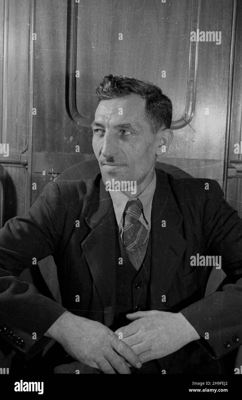 Warszawa, 1948-02. Wincenty Pstrowski - przodownik pracy, Górnik kopalni Jadwiga. po/gr PAP Dok³adny dzieñ wydarzenia nieustalony. Warschau, 1948. Februar. Wincenty Pstrowski - Held der sozialistischen Arbeit, Bergmann im Kohlebergwerk Jadwiga. po/gr PAP Stockfoto