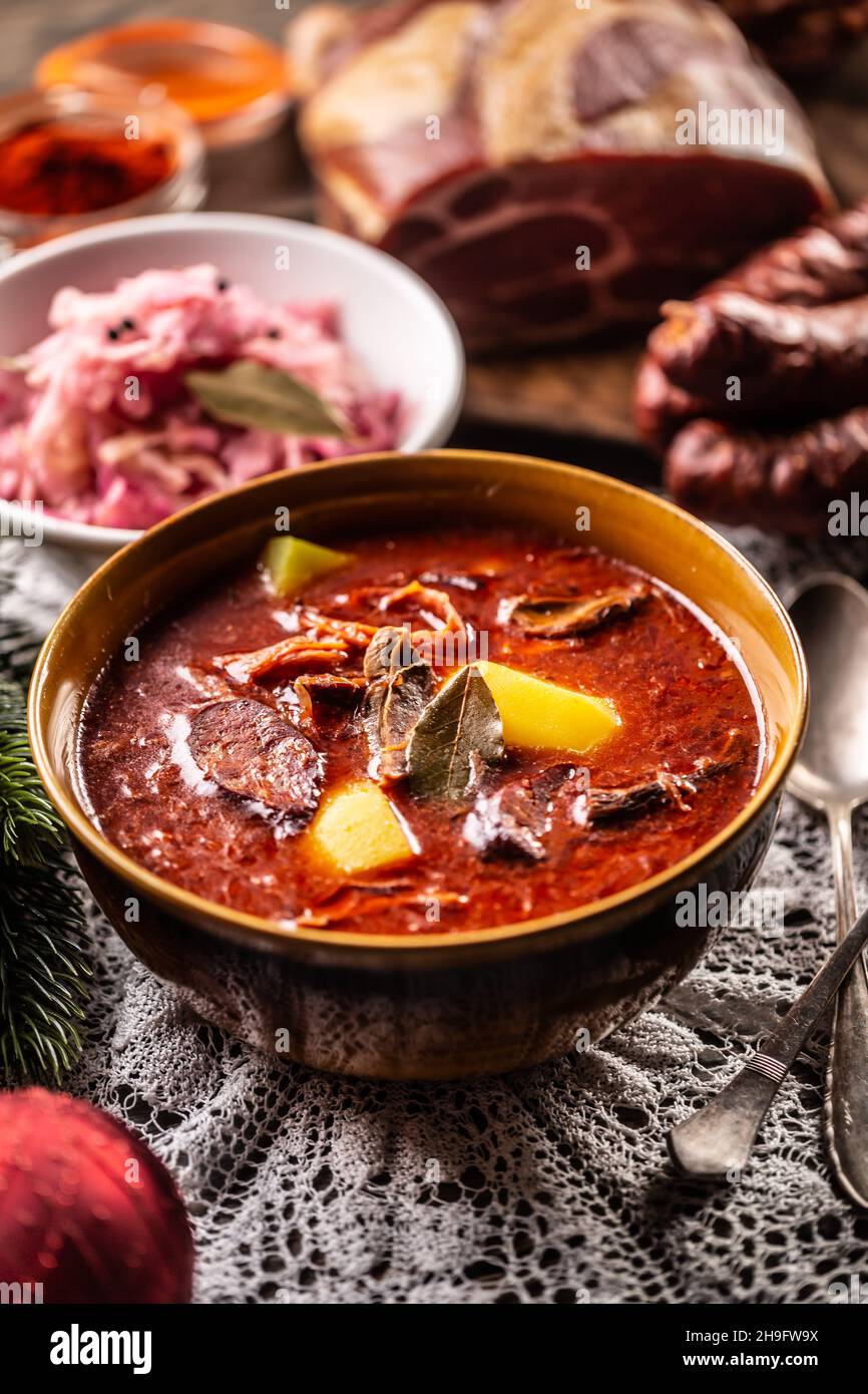 Kohlsuppe - Kapustnica, ein traditionelles slowakisches Festgericht. Stockfoto