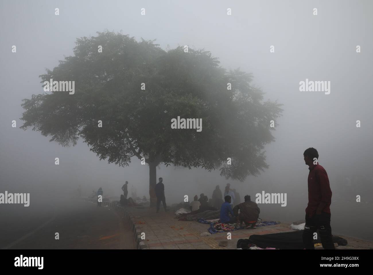 Ein Blick auf Neu-Delhi, Indien inmitten von starkem Smog und Luftverschmutzung in der Wintersaison. Foto aufgenommen am 05. November 2021. Stockfoto
