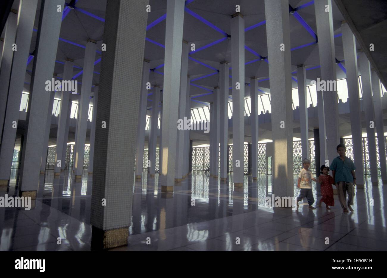 Die Moschee von Masjid Negara in der Stadt Kuala Lumpur in Malaysia. Malaysia, Kuala Lumpur, August 1997 Stockfoto