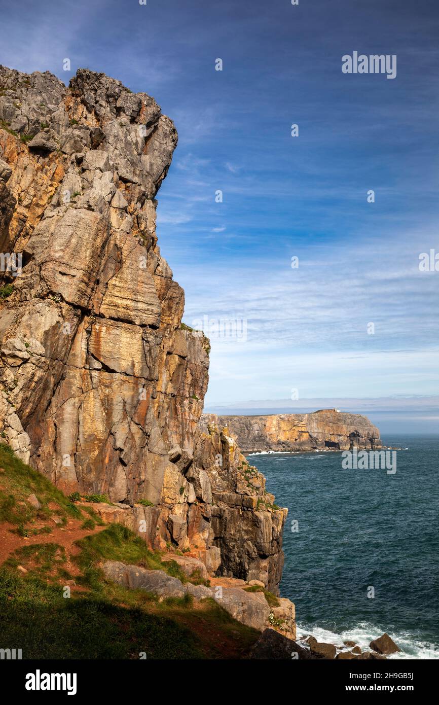 Großbritannien, Wales, Pembrokeshire, Bosherston, St. Govan’s Head von St. Govan's Chapel Stockfoto