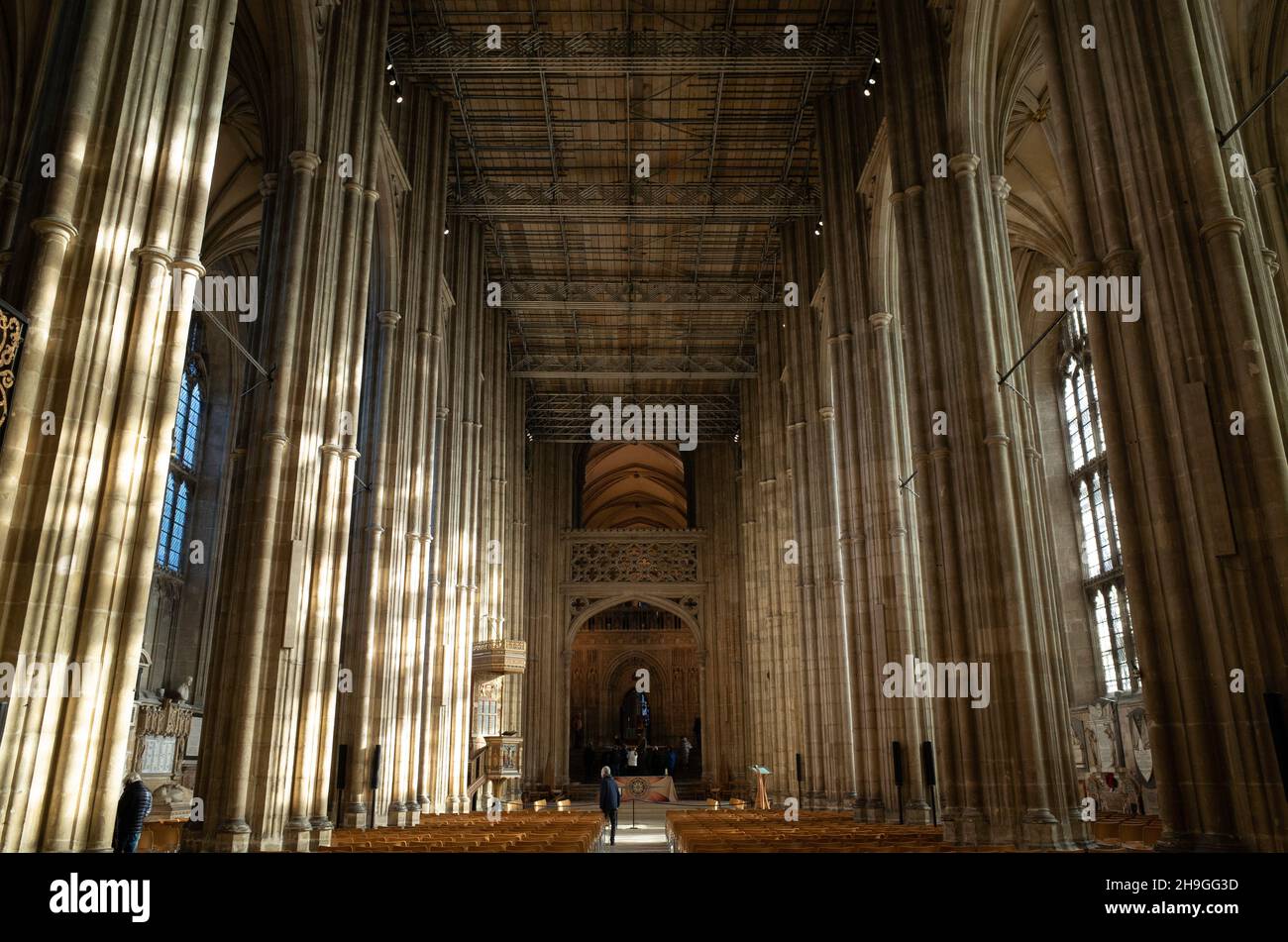 Strahlende Lichtmuster und Effekte auf das Mauerwerk in der Kathedrale von Canterbury in Kent England Stockfoto