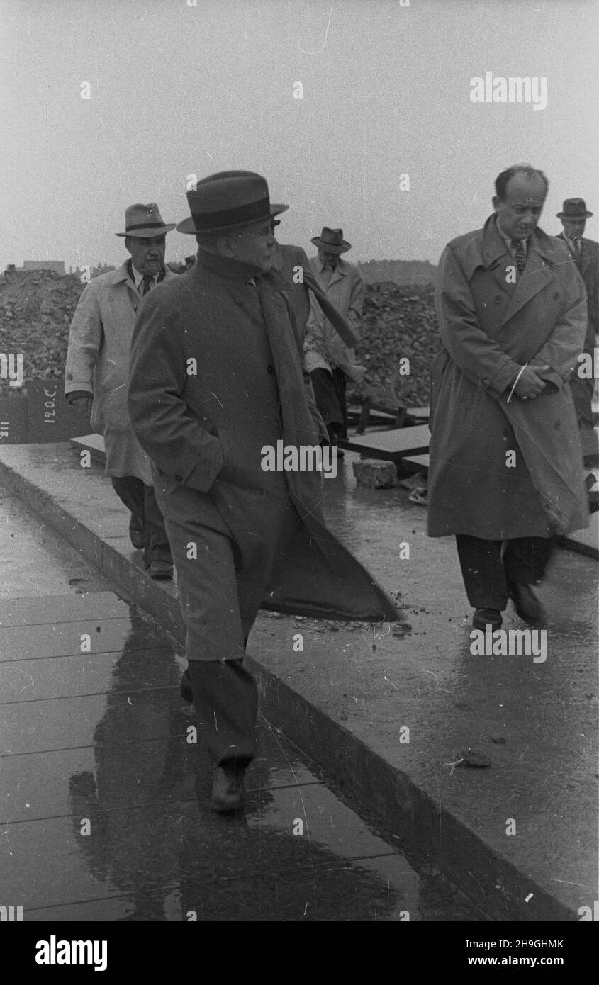 Warszawa, 1948-06-24. Konferenzcja Ministrów Spraw Zagranicznych oœmiu pañstw odnoœnie decyzji Konferenzcji Londyñskiej w krawie Niemiec. Do Warszawy przybyli: Wicepremier i Minister spraw zagranicznych ZSRR Wiaczes³aw Mo³otow, Minister spraw zagranicznych Republiki Wêgierskiej Erik Molnar, Minister spraw zagranicznych Federacyjnej Ludowej Republiki Jugos³awii Stanoje Simic, Minister spraw zagranicznych Republiki Czechos³owackiej Vladimir Clementis, Minister Pauspraw zagranicznych Rumuñskiej Ludzepnych war Minister Anna pauwicznych Bu³garskiej Stockfoto