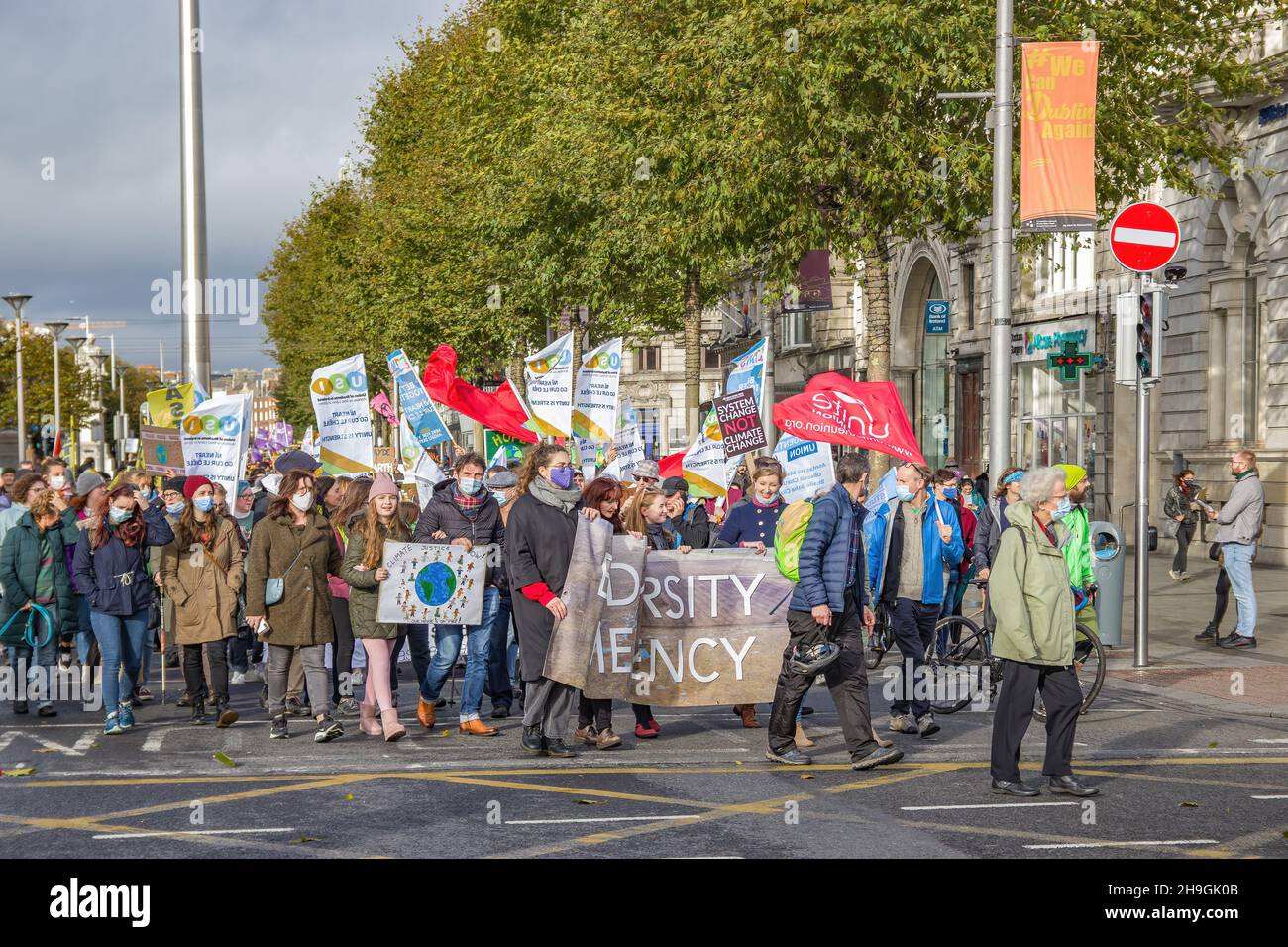 Ein klimaaktionsmarsch in Dublin, der mit der Konferenz COP26 in Dublin, Irland, am 6. November 2021 zusammenfällt Stockfoto