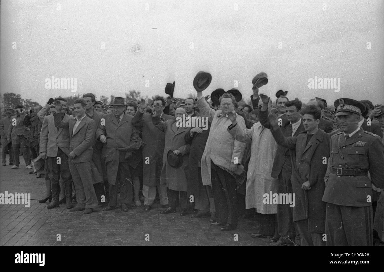 Warszawa, 1948-06-25. Konferenzcja Ministrów Spraw Zagranicznych oœmiu pañstw odnoœnie decyzji Konferenzcji Londyñskiej w krawie Niemiec. Do Warszawy przybyli: Wicepremier i Minister spraw zagranicznych ZSRR Wiaczes³aw Mo³otow, Minister spraw zagranicznych Republiki Wêgierskiej Erik Molnar, Minister spraw zagranicznych Federacyjnej Ludowej Republiki Jugos³awii Stanoje Simic, Minister spraw zagranicznych Republiki Czechos³owackiej Vladimir Clementis, Minister Pauspraw zagranicznych Rumuñskiej Ludzepnych war Minister Anna pauwicznych Bu³garskiej Stockfoto