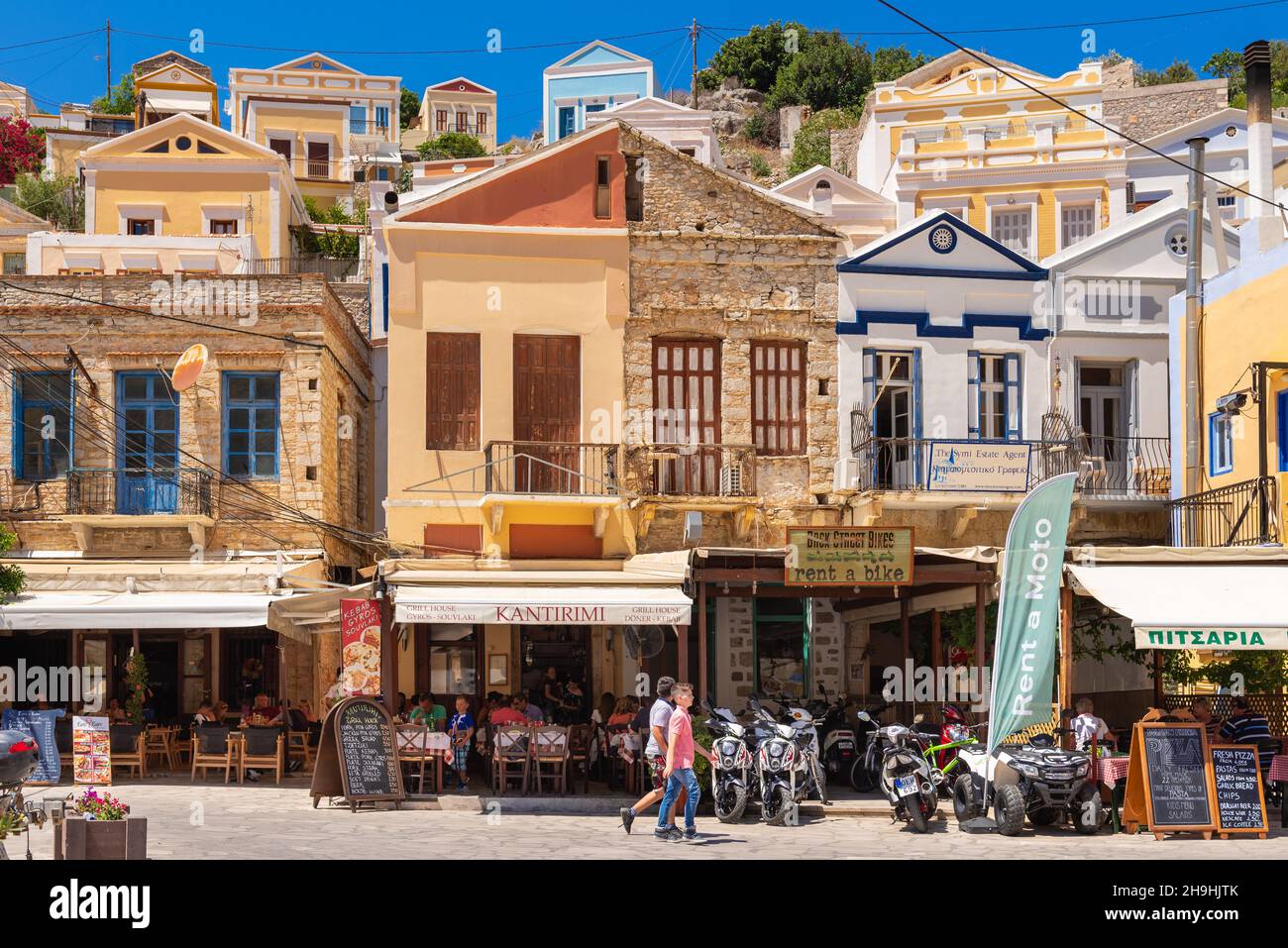 SYMI, Griechenland - 15 Mai, 2018: die schöne Architektur der Insel Symi. Griechenland Stockfoto