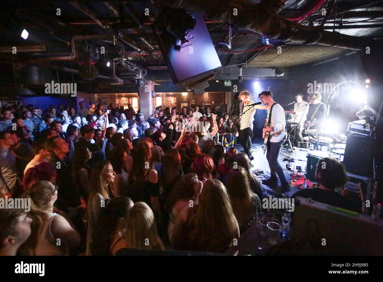 Young Kato spielt live auf der Bühne am Finaltermin Von ihrer UK Tour in Borderline in London Stockfoto