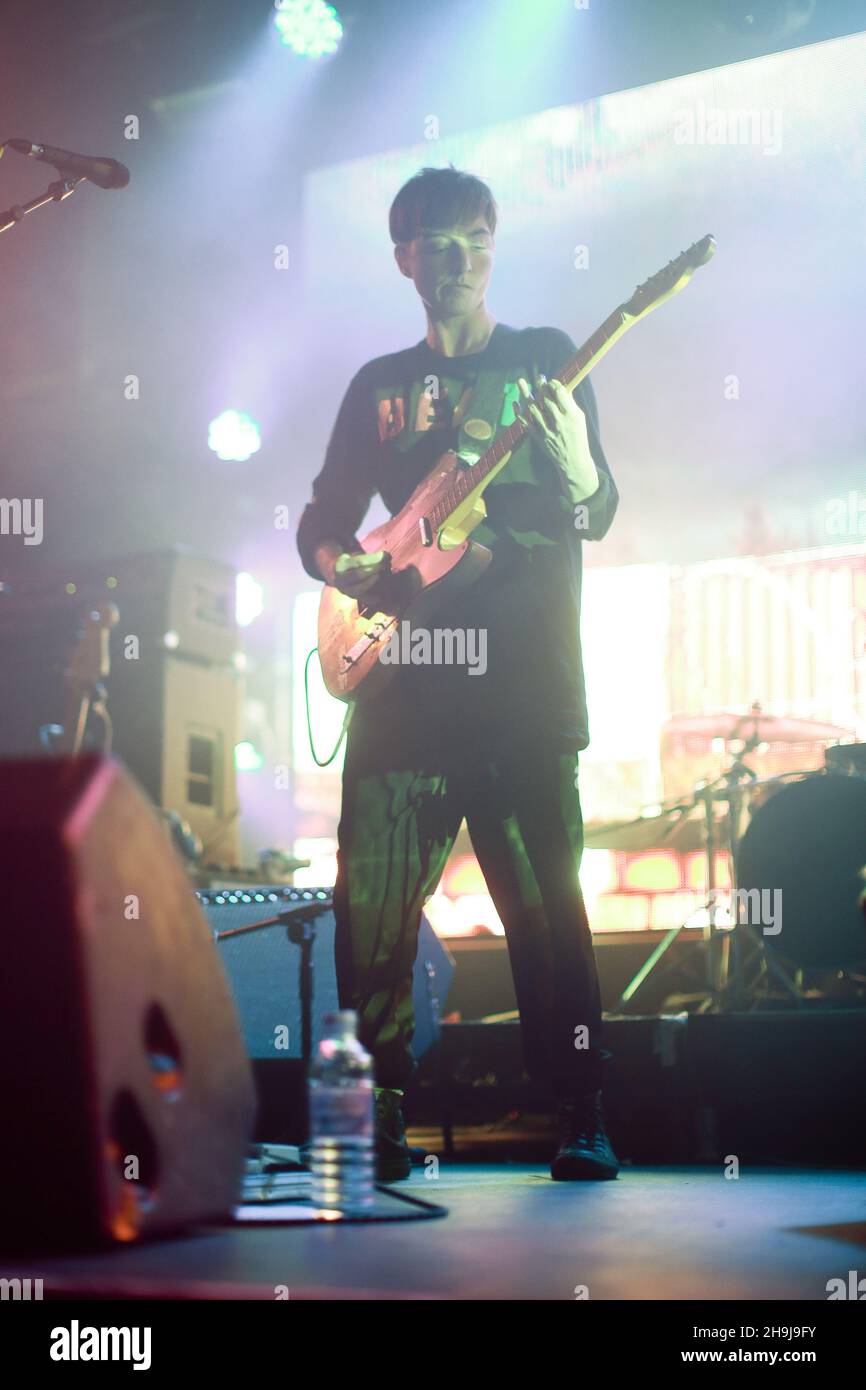 Lonelady alias Julie Ann Campbell spielt live auf der Bühne im Heaven in London im Rahmen ihrer Tour durch das Hinterland. Stockfoto