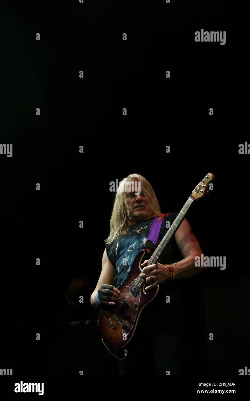 Steve Morse, Gitarrist in Deep Purple, spielt ein einmaliger UK-Termin in der O2 Arena. Stockfoto