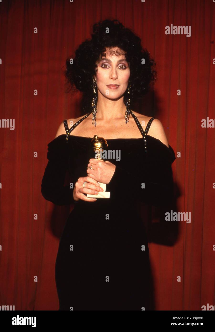 Cher bei den Annual Golden Globe Awards 45th am 23. Januar 1988 im Beverly Hilton Hotel in Beverly Hills, Kalifornien. Quelle: Ralph Dominguez/MediaPunch Stockfoto
