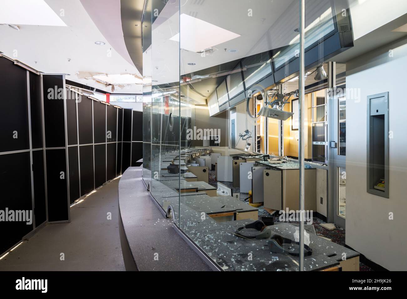 Die Kasse im ehemaligen AMC Interchange 30 Theater während des Abbruchs. Vaughan, Ontario, Kanada. Dieser Standort wurde seitdem abgerissen. Stockfoto