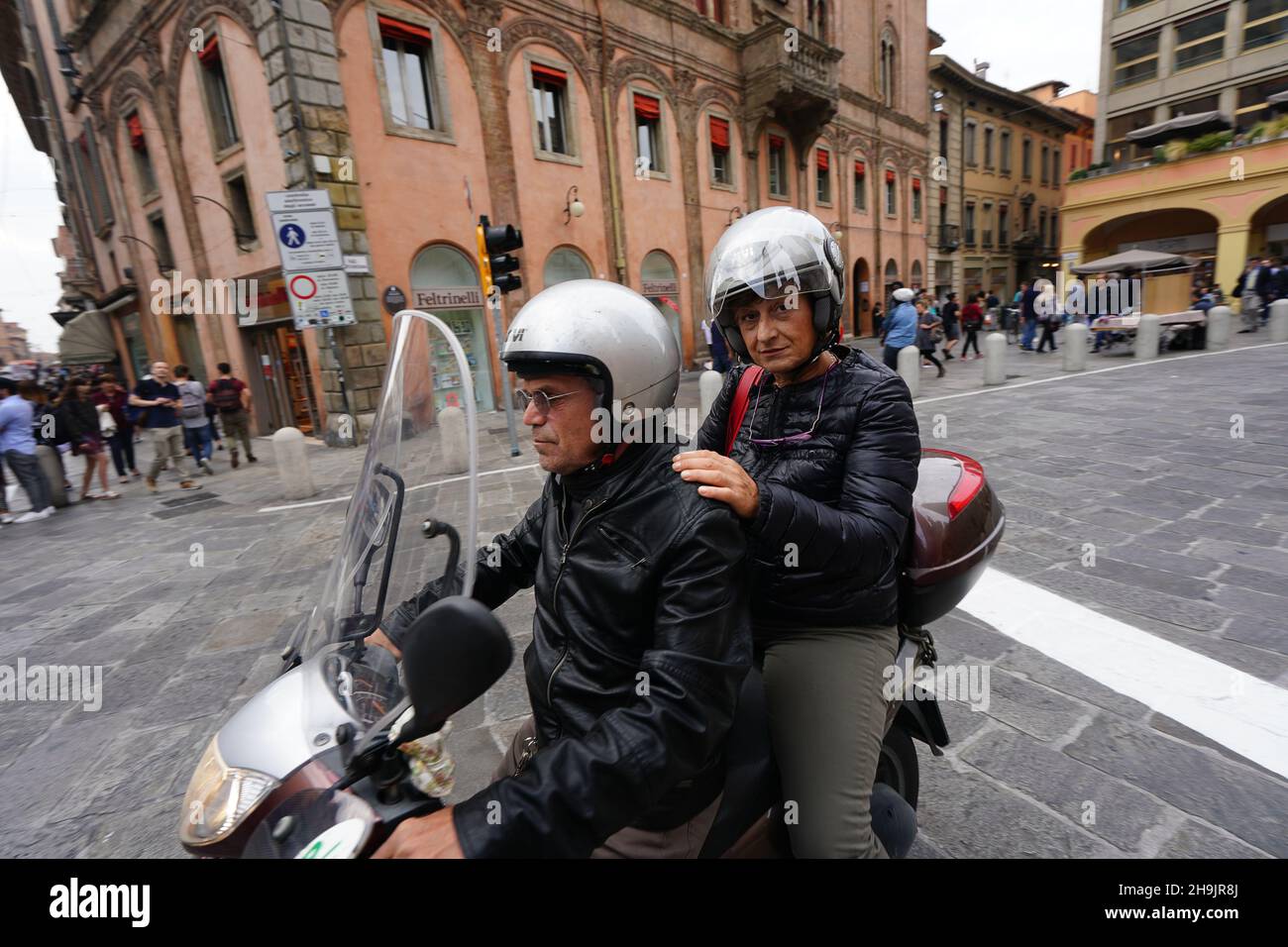 Eine allgemeine Ansicht der Motorradfahrer in Bologna. Aus einer Serie von Reisefotos in Italien. Fototermin: Freitag, 15. September 2017. Bildnachweis sollte lauten: Richard Gray/EMPICS Entertainment Stockfoto