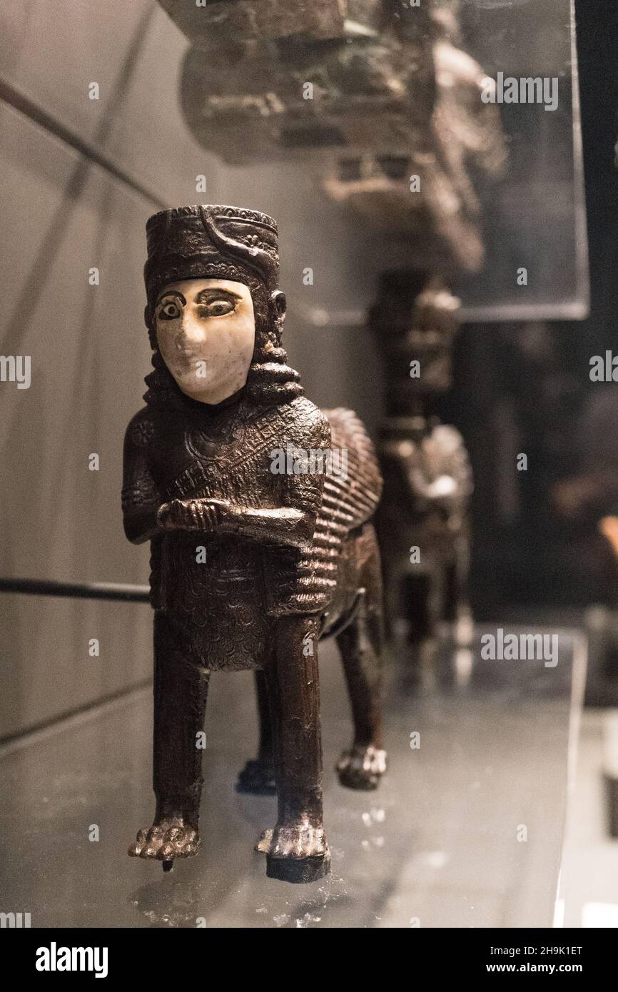 Detail eines Thronzubehörs, vom Pressetag der BP-Ausstellung 'I am Aschurbanipal: King of the World, King of Assyrien', die am 8. November 2018 Ð am 24. Februar 2019 im British Museum in London stattfindet. Fototermin: Montag, 5. November 2018. Bildnachweis sollte lauten: Richard Gray/EMPICS Stockfoto