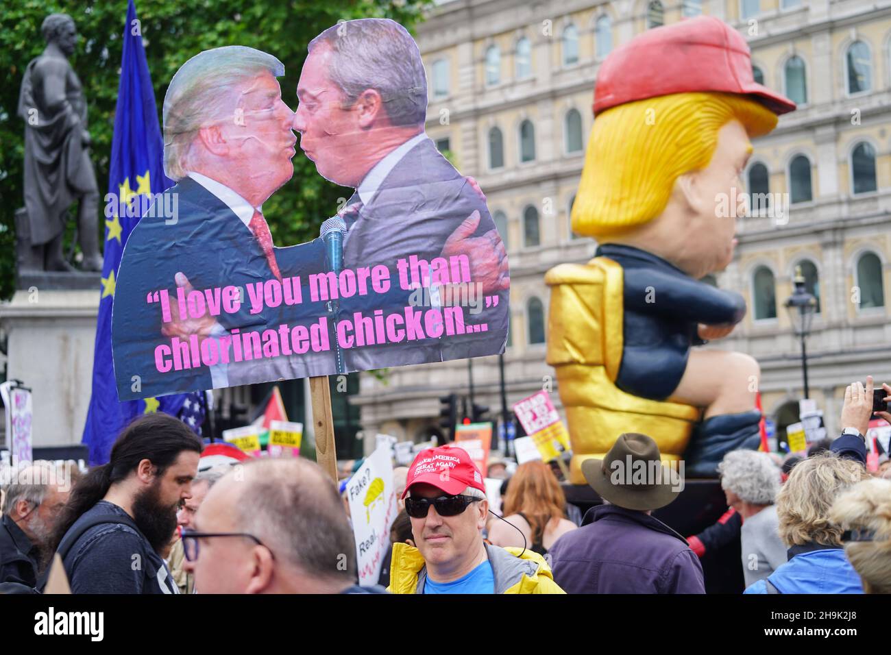 Demonstranten gegen den Staatsbesuch von Präsident Donald Trump im Vereinigten Königreich am Trafalgar Square in London. Fototermin: Dienstag, 4. Juni 2019. Bildnachweis sollte lauten: Richard Gray/EMPICS Stockfoto