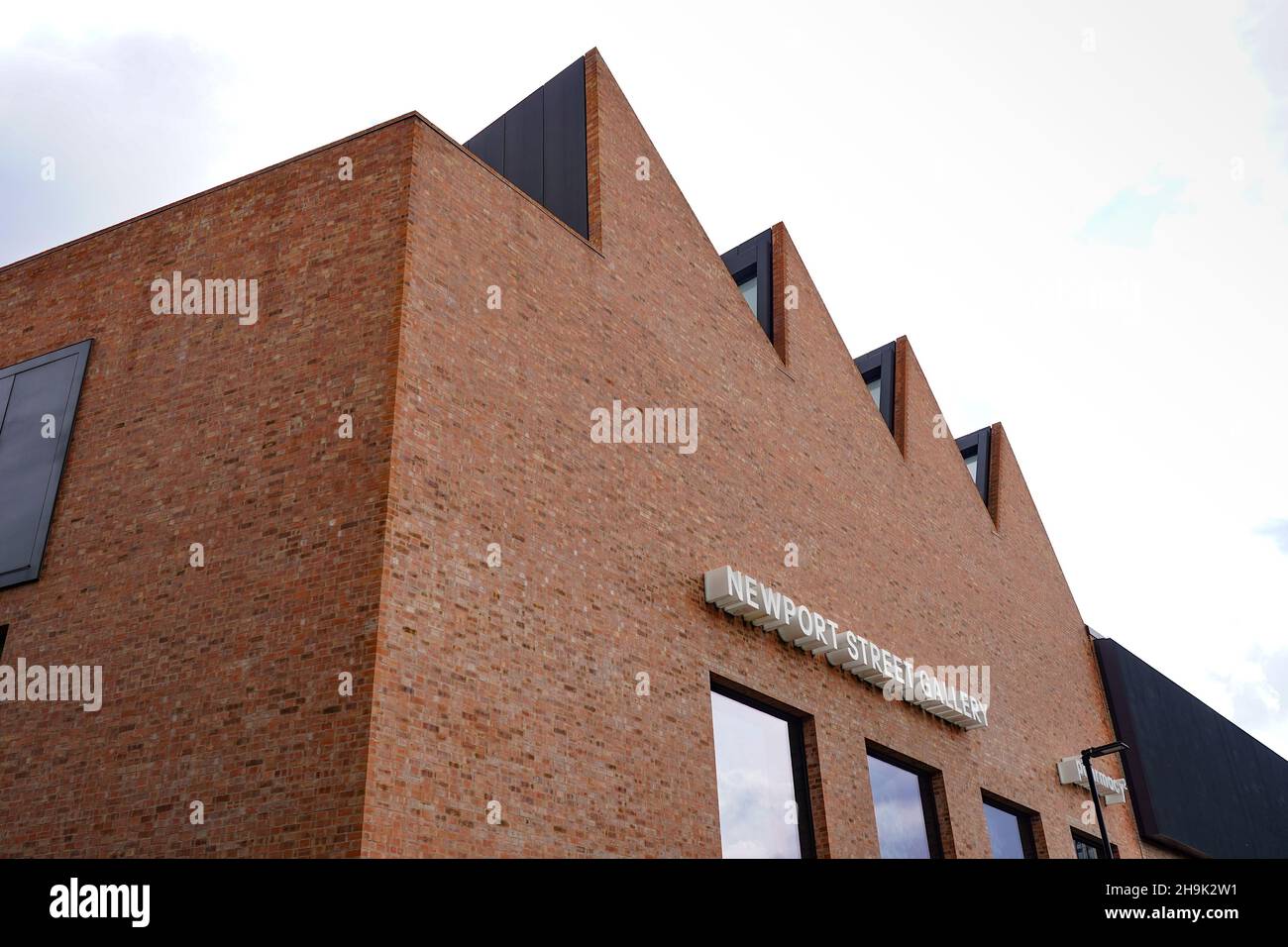 Ein Blick auf die Newport Street Gallery (Heimat der privaten Kunstsammlung von Damien Hurst), von Caruso St John Architects (2015). Von einer Open City-Architekturtour durch die Gegend von Nine Elms in London. Fototermin: Dienstag, 11. Juni 2019. Bildnachweis sollte lauten: Richard Gray/EMPICS Stockfoto