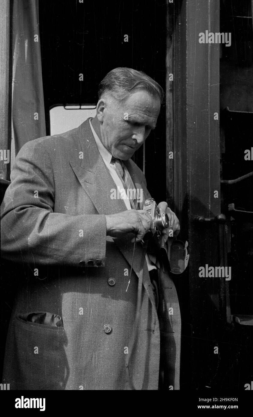 Wroc³aw 1948-08-24. Œwiatowy Kongres Intelektualistów w Obronie Pokoju (25-28 VIII). Przyjazd delegacji radzieckiej na dworzec Wroc³aw G³ówny. NZ. profesor Bardin. ka PAP Breslau, 24. August 1948. Der Weltkongress der Intellektuellen zur Verteidigung des Friedens (Aug 25-28). Ankunft der sowjetischen Delegation am Bahnhof von Breslau Glowny. Im Bild: professor Bardin. ka PAP Stockfoto