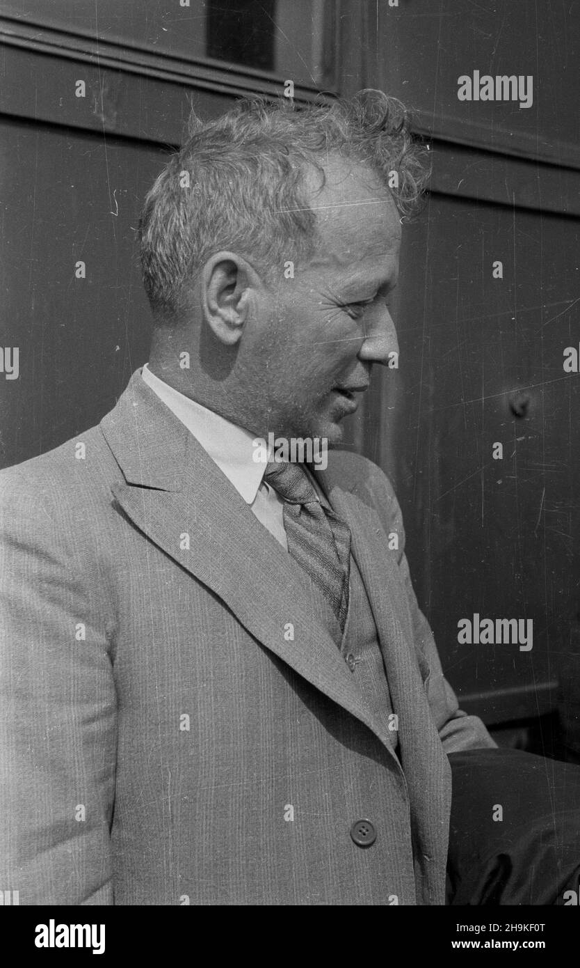 Wroc³aw 1948-08-24. Œwiatowy Kongres Intelektualistów w Obronie Pokoju (25-28 VIII). Przyjazd delegacji radzieckiej na dworzec Wroc³aw G³ówny. NZ. Radziecki pisarz Michai³ Szo³ochow. ka PAP Breslau, 24. August 1948. Der Weltkongress der Intellektuellen zur Verteidigung des Friedens (Aug 25-28). Ankunft der sowjetischen Delegation am Bahnhof von Breslau Glowny. Im Bild: Der sowjetische Schriftsteller Michail Scholochow. ka PAP Stockfoto