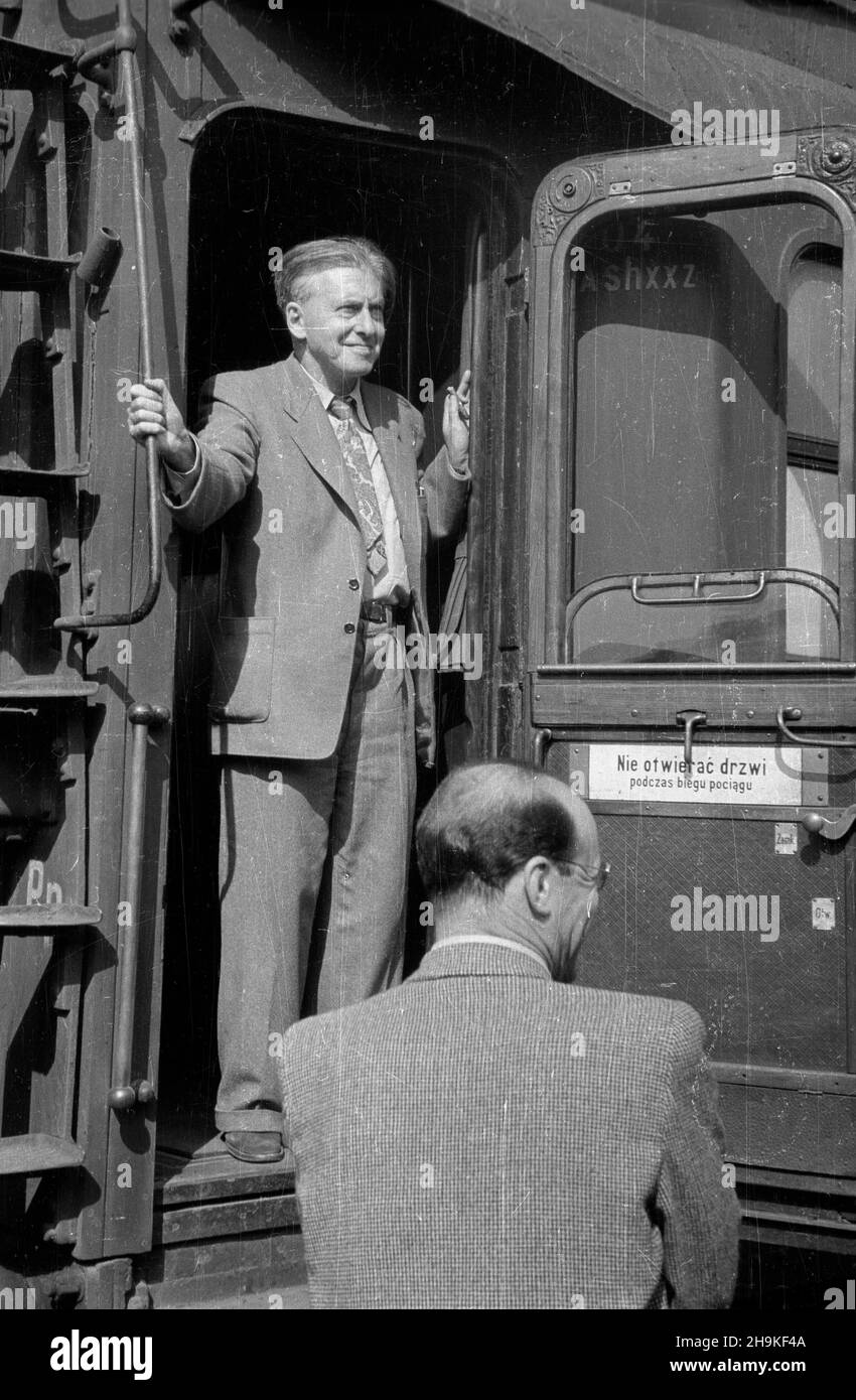 Wroc³aw 1948-08-24. Œwiatowy Kongres Intelektualistów w Obronie Pokoju (25-28 VIII). Przyjazd delegatów na dworzec Wroc³aw G³ówny. NZ. Radziecki pisarz Ilja Erenburg. ka PAP Breslau, 24. August 1948. Der Weltkongress der Intellektuellen zur Verteidigung des Friedens (Aug 25-28). Ankunft der Delegierten am Bahnhof von Breslau Glowny. Im Bild: Schriftstellerin Ilya Erenburg. ka PAP Stockfoto