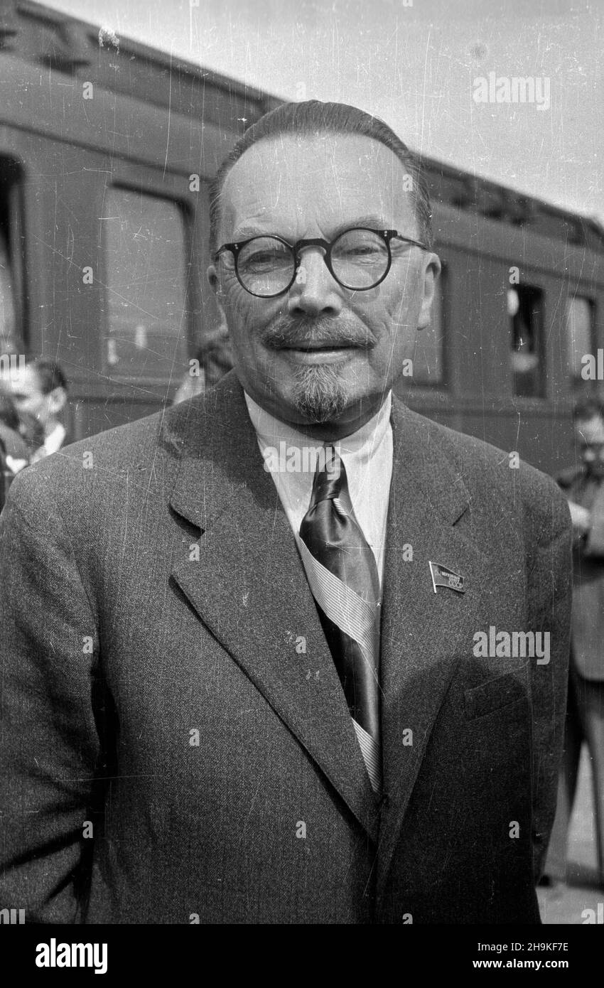 Wroc³aw 1948-08-24. Œwiatowy Kongres Intelektualistów w Obronie Pokoju (25-28 VIII). Przyjazd delegatów na dworzec Wroc³aw G³ówny. NZ. Radziecki biochemik Aleksander Pa³³adin. ka PAP Breslau, 24. August 1948. Der Weltkongress der Intellektuellen zur Verteidigung des Friedens (Aug 25-28). Ankunft der Delegierten am Bahnhof von Breslau Glowny. Im Bild: Sowjetischer Biochemiker Alexander Palladin. ka PAP Stockfoto