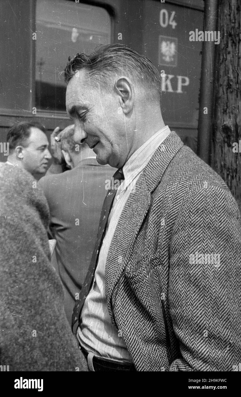 Wroc³aw 1948-08-24. Œwiatowy Kongres Intelektualistów w Obronie Pokoju (25-28 VIII). Przyjazd delegatów na dworzec Wroc³aw G³ówny. NZ. Radziecki re¿yser filmowy Wsiewo³od Pudowkin. ka PAP Breslau, 24. August 1948. Der Weltkongress der Intellektuellen zur Verteidigung des Friedens (Aug 25-28). Ankunft der Delegierten am Bahnhof von Breslau Glowny. Im Bild: Sowjetischer Filmregisseur Wsewolod Pudowkin. ka PAP Stockfoto