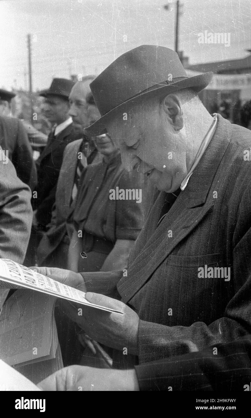 Wroc³aw 1948-08-24. Œwiatowy Kongres Intelektualistów w Obronie Pokoju (25-28 VIII). Przyjazd delegatów na dworzec Wroc³aw G³ówny. NZ. Radziecki historyk Eugeniusz Tarle. ka PAP Breslau, 24. August 1948. Der Weltkongress der Intellektuellen zur Verteidigung des Friedens (Aug 25-28). Ankunft der Delegierten am Bahnhof von Breslau Glowny. Im Bild: Sowjetischer Historiker Jewgeni Tarle. ka PAP Stockfoto