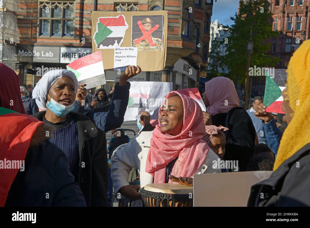 Sudanesische Frauen protestieren gegen Maßnahmen im Sudan. Stockfoto