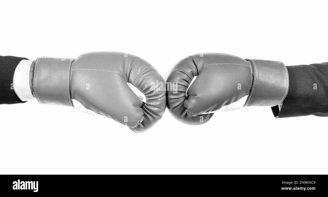 Herausforderung zu kämpfen. Roter Boxhandschuh gegen blauen Handschuh. Unternehmenswettbewerb Stockfoto