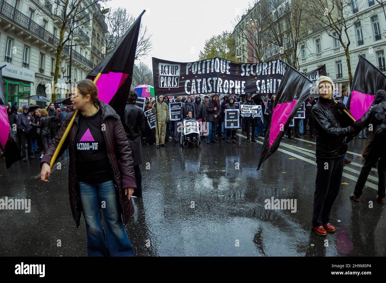 Paris, Frankreich, Aidsaktivisten Marching with Protest signs, Young Lesbians and Gay men, Slogans, 1. Dezember, Welt-Aids-Tag, 2002 Stockfoto