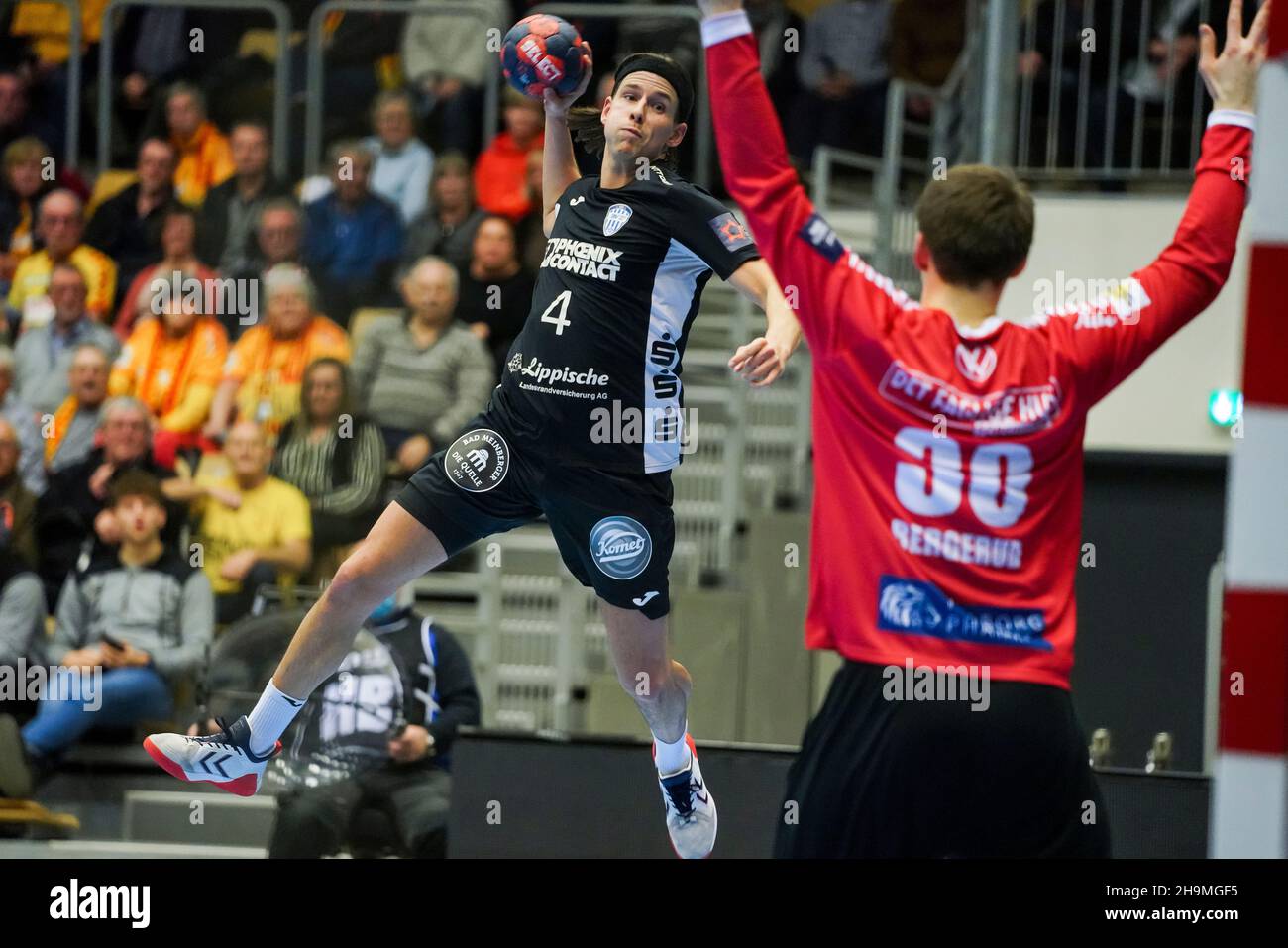 Odense, Dänemark. 07th Dez 2021. Bjarki Mar Elisson (4) von TBV Lemgo Lippe im EHF-Spiel der Europäischen Liga zwischen GOG und TBV Lemgo Lippe in der Jyske Bank Arena in Odense. (Foto: Gonzales Photo/Alamy Live News Stockfoto