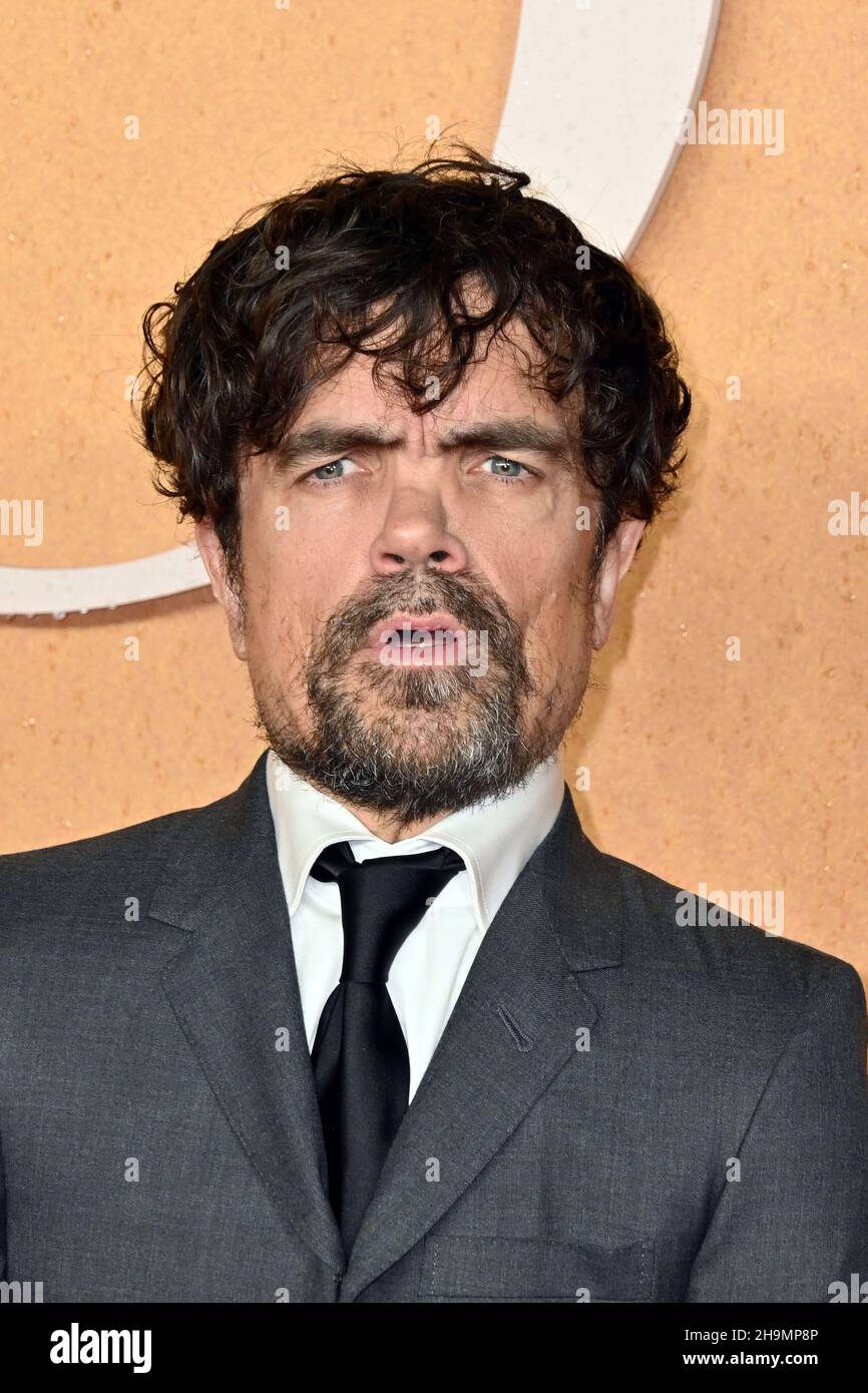 London, Großbritannien - 7. Dezember 2021 Peter Dinklage bei der Cyrano-Premiere im Odeon Luxe Leicester Square, London Credit: Nils Jorgensen/Alamy Live News Stockfoto