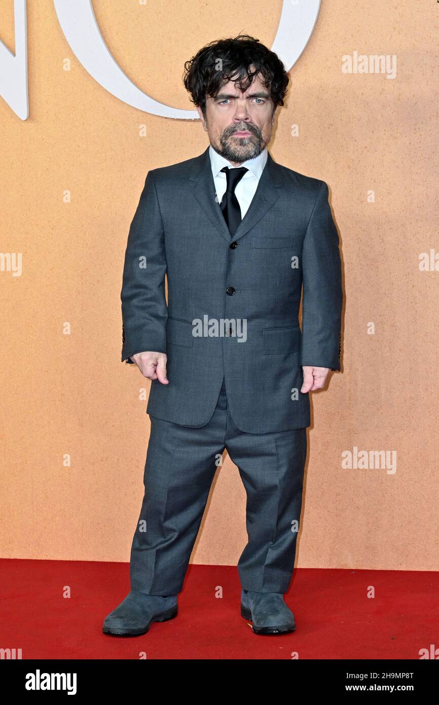 London, Großbritannien - 7. Dezember 2021 Peter Dinklage bei der Cyrano-Premiere im Odeon Luxe Leicester Square, London Credit: Nils Jorgensen/Alamy Live News Stockfoto