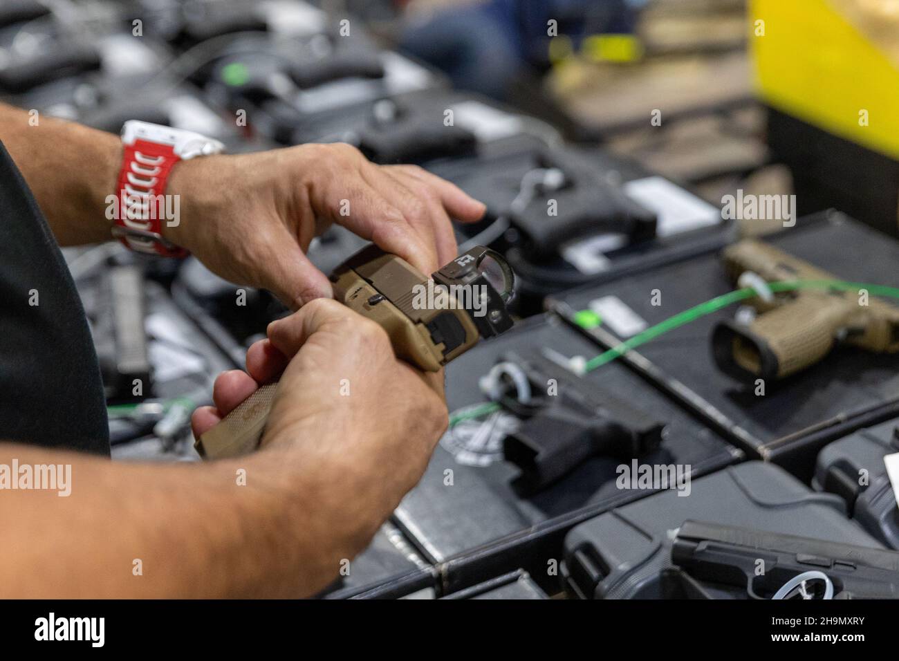 Florida Gun Shows, der größte Veranstalter der Waffenausstellung in Florida. Neue, gebrauchte und antike Schusswaffen, Munitionsmittel, Schussmittel, Messer. Waffenbekleidung. Stockfoto