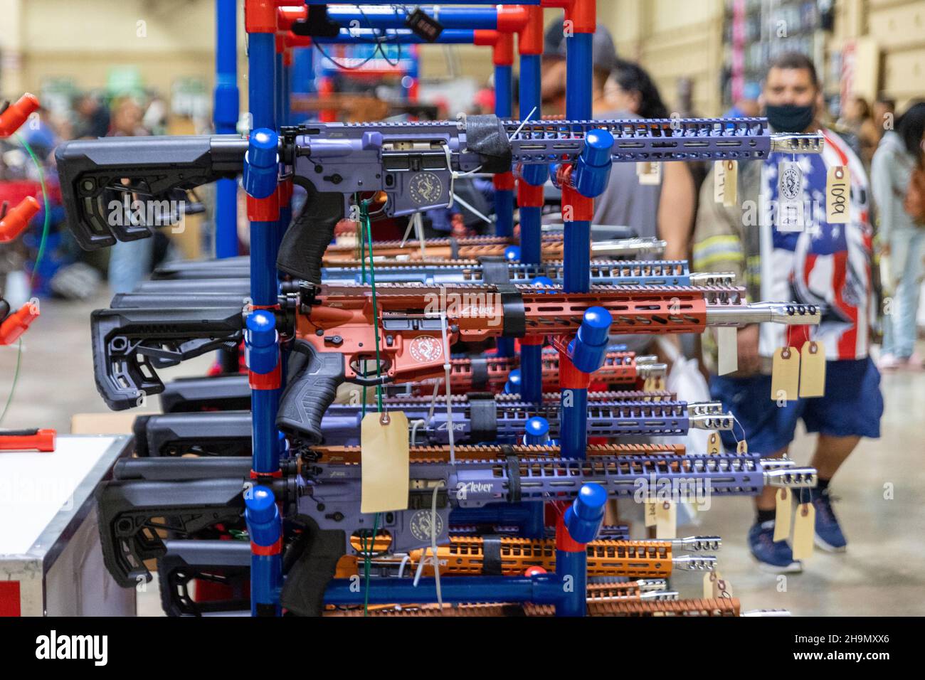 Florida Gun Shows, der größte Veranstalter der Waffenausstellung in Florida. Neue, gebrauchte und antike Schusswaffen, Munitionsmittel, Schussmittel, Messer. Waffenbekleidung. Stockfoto