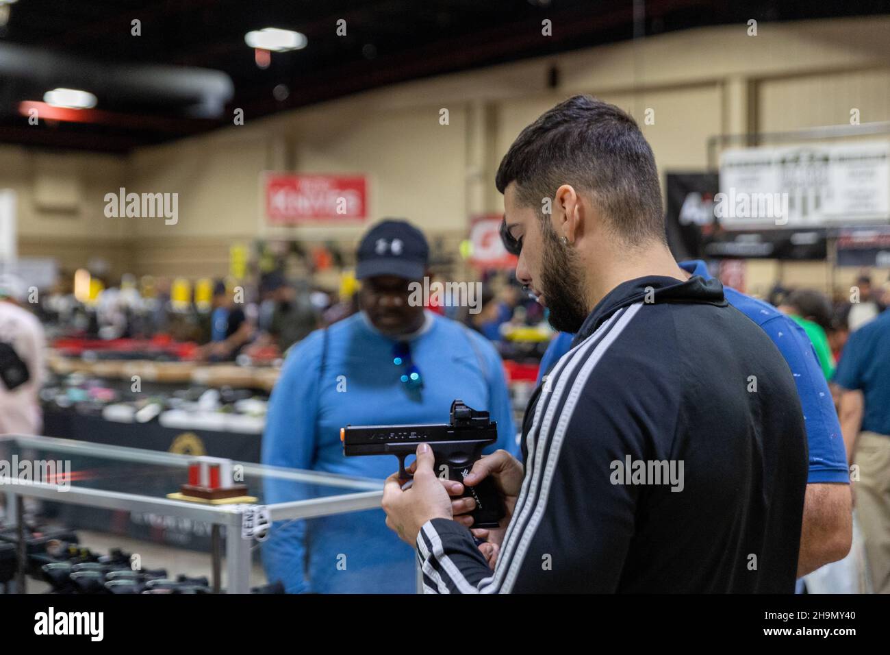 Florida Gun Shows, der größte Veranstalter der Waffenausstellung in Florida. Neue, gebrauchte und antike Schusswaffen, Munitionsmittel, Schussmittel, Messer. Waffenbekleidung. Stockfoto