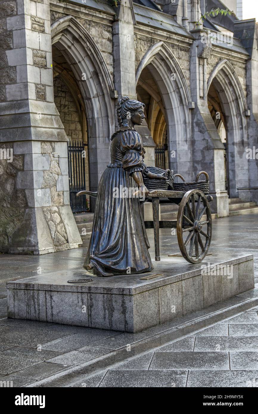 Molly Malone Statue, Dublin durch die Linse, Wandern in Dublin, Stadtfotografie, Straßenfotografie, Dublin, Irland Stockfoto