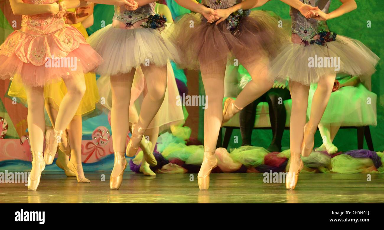 Balletttänzer tanzen in Pastellfarben Stockfoto