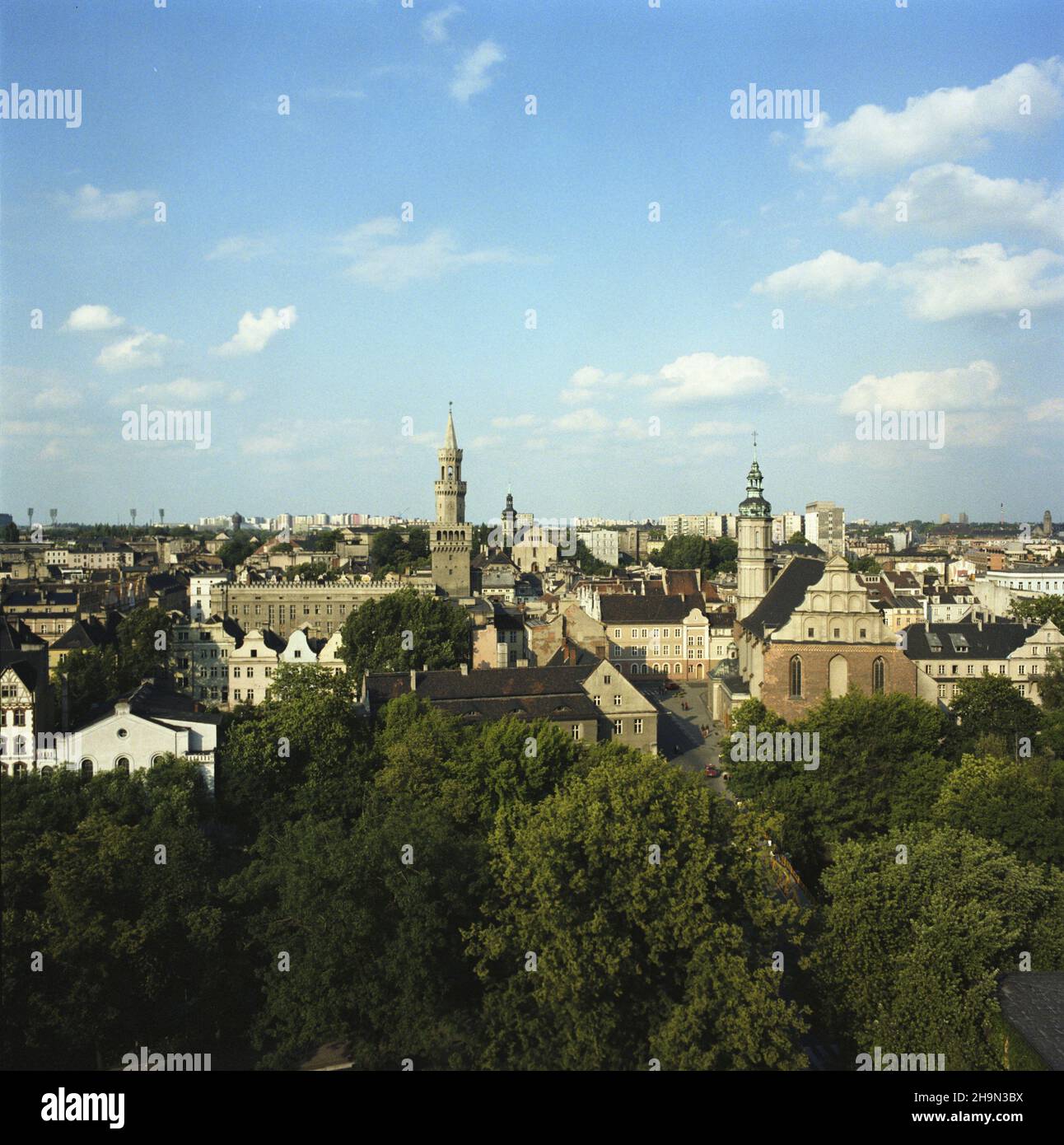 Opole 06,1984. Widok na Stare Miasto z wie¿y Piastowskiej. js PAP/Wojciech Kryñski Dok³adny dzieñ wydarzenia nieustalony. Opole, Juni 1984. Blick auf die Altstadt vom Turm Piastowska. js PAP/Wojciech Krynski Veranstaltungstag unbekannt Stockfoto
