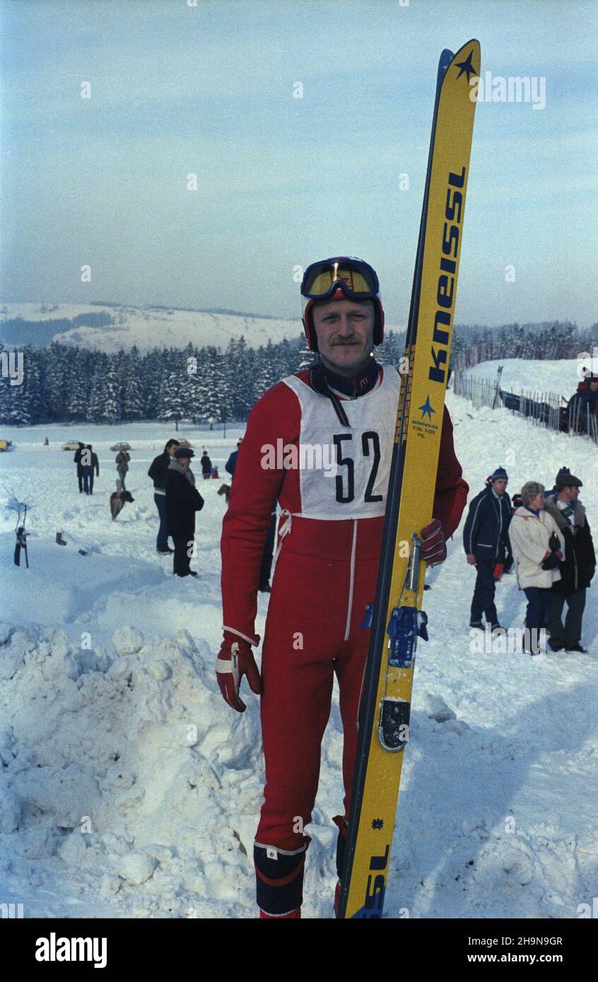 Zakopane 03,1984. Zawody narciarskie - Memoria³ Bronis³awa Czecha i Heleny Marusarzówny. NZ. polski skoczek narciarski Piotr Fijas. js PAP/Stanis³aw Momot Dok³adny dzieñ wydarzenia nieustalony. Zakopane März 1984. Der Bronislaw Czech und Helena Marusarzowna Ski Memorial Competition. Im Bild: Der polnische Skispringer Piotr Fijas. js PAP/Stanislaw Momot genaues Datum unbekannt. Stockfoto