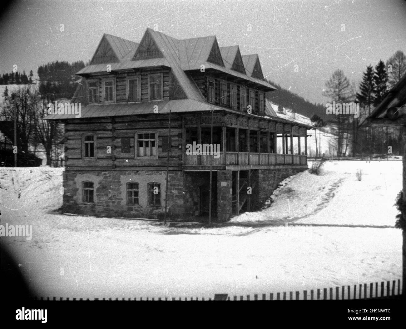 Poronin, 1949-01. 25. Rocznica œmierci Lenina. NZ. muzeum, dom Skupniów Graciarzy, w którym mieszka³ i pracowa³ w latach 1912-1914 W³odzimierz Iljicz Lenin. mw PAP Dok³adny dzieñ wydarzenia nieustalony. Poronin, Januar 1949. Der 25th. Todestag Lenins. Im Bild: Das Museum, das Skupniow-Graciarz-Haus, in dem Wladimir Iljitsch Lenin 1912-1914 lebte und arbeitete. mw PAP Stockfoto