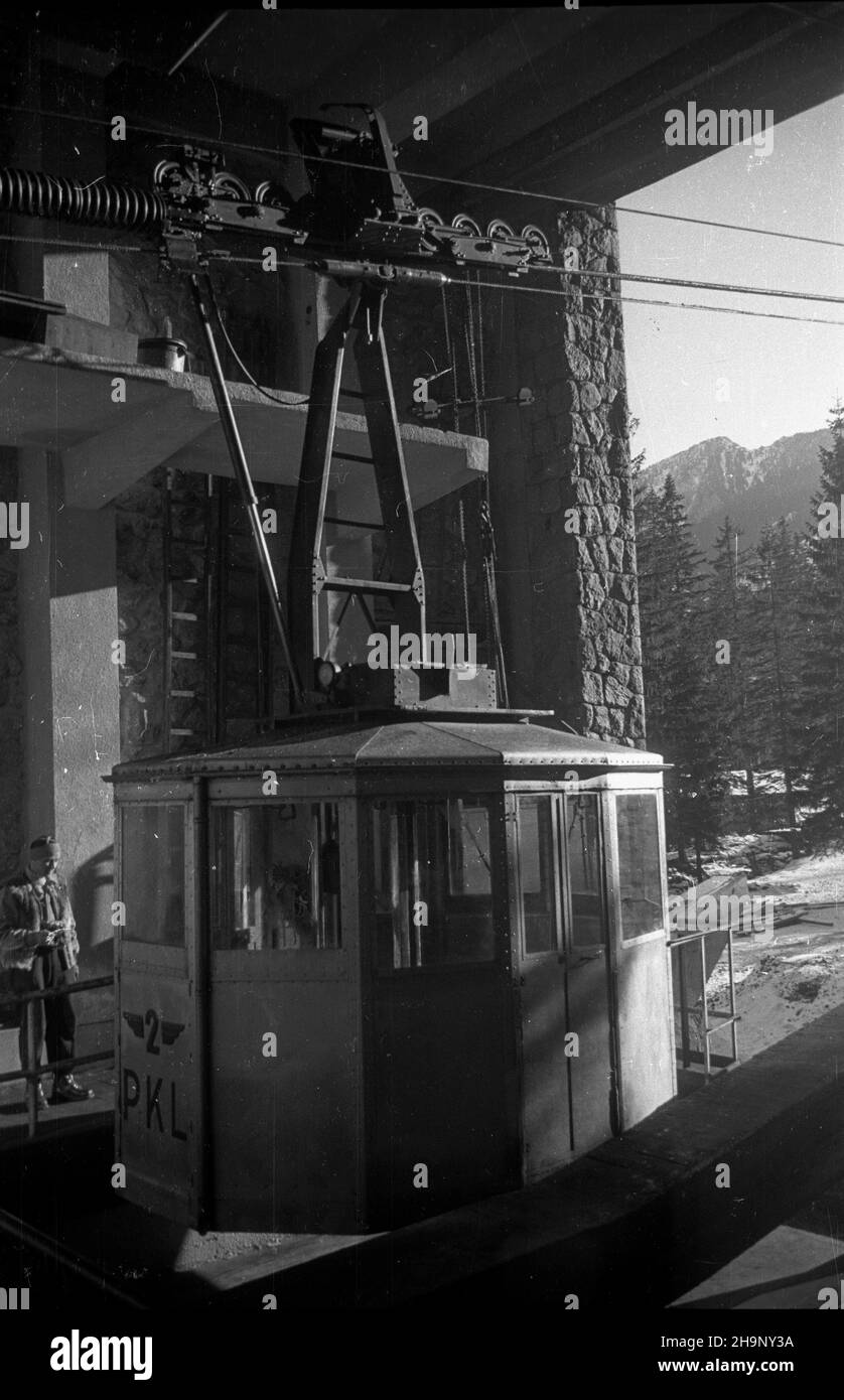 Zakopane, 1949-01. Kolej linowa na Kasprowy Wierch. wb PAP Dok³adny dzieñ wydarzenia nieustalony. Zakopane, Januar 1949. Eine Seilbahn zum Kasprowy Wierch. wb PAP Stockfoto