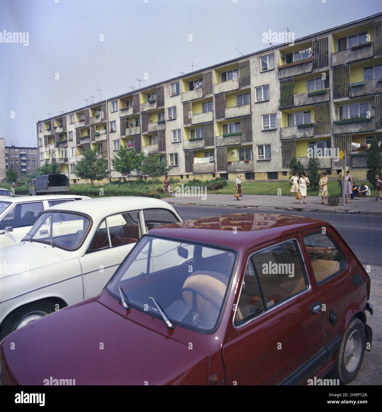 Radom 07,1981. Osiedle bloków mieszkalnych zbudowanych z wielkiej p³yty. msa PAP/Tomasz Listopadzki Dok³adny dzieñ wydarzenia nieustalony. Radom, Juli 1981. Ein Fertighaus. msa PAP/Tomasz Listopadzki Veranstaltungstag unbekannt Stockfoto