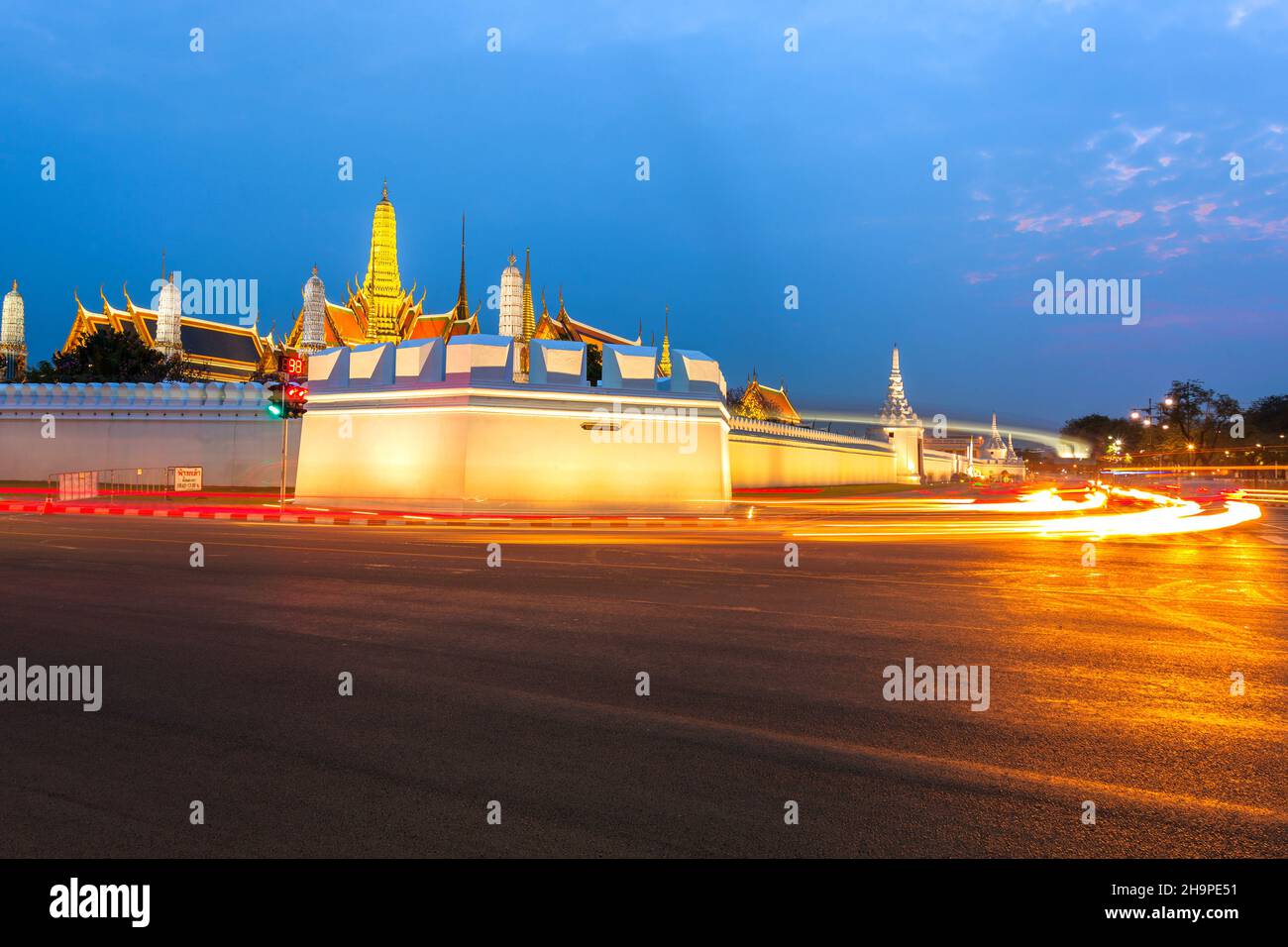 Nachtansicht des Tempels des Emerald Buddha in Thailand Stockfoto