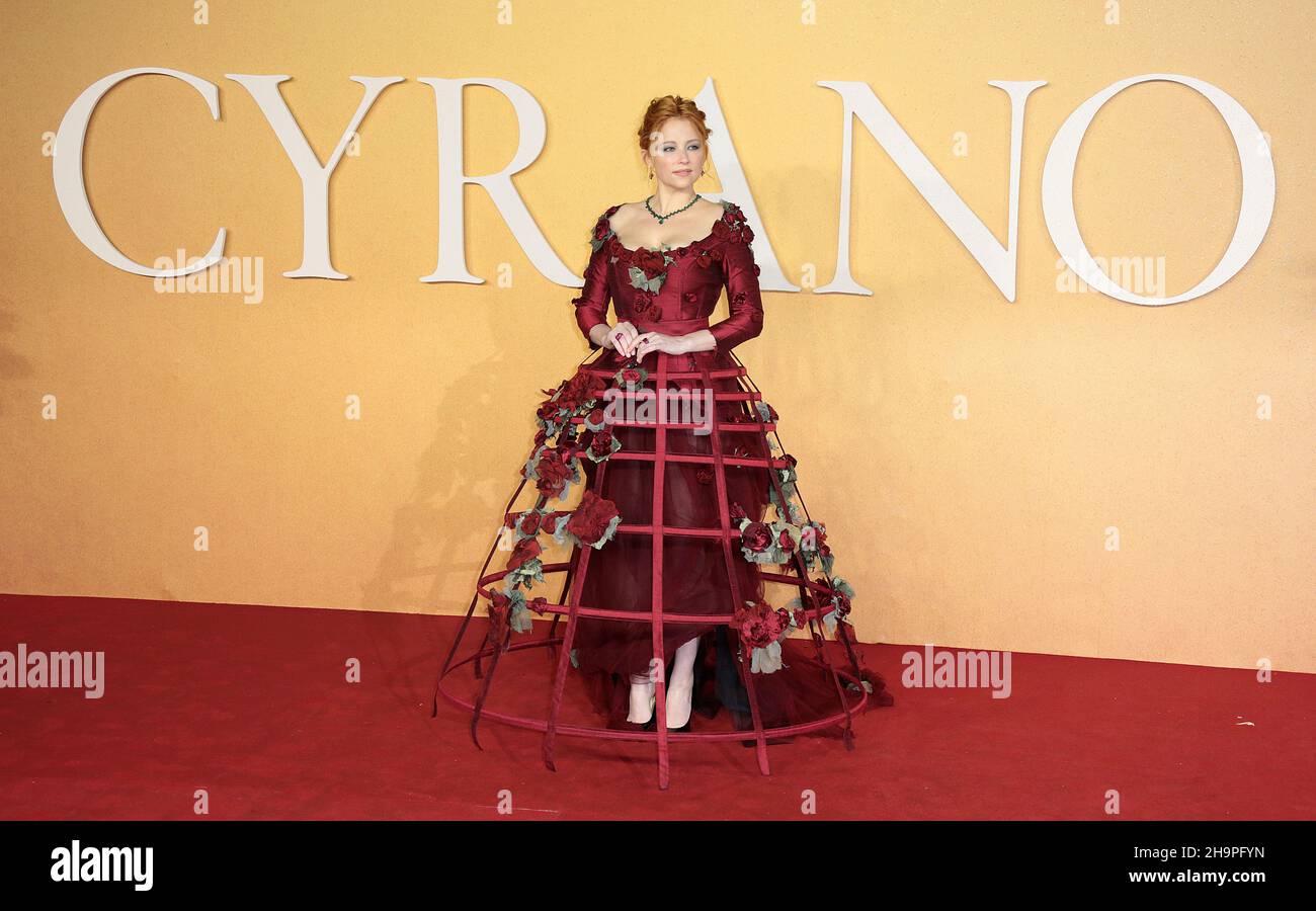 07. Dez 2021 - London, England, Großbritannien - Haley Bennett nimmt an der Cyrano UK Premiere, Odeon Luxe, Leicester Square Teil Stockfoto