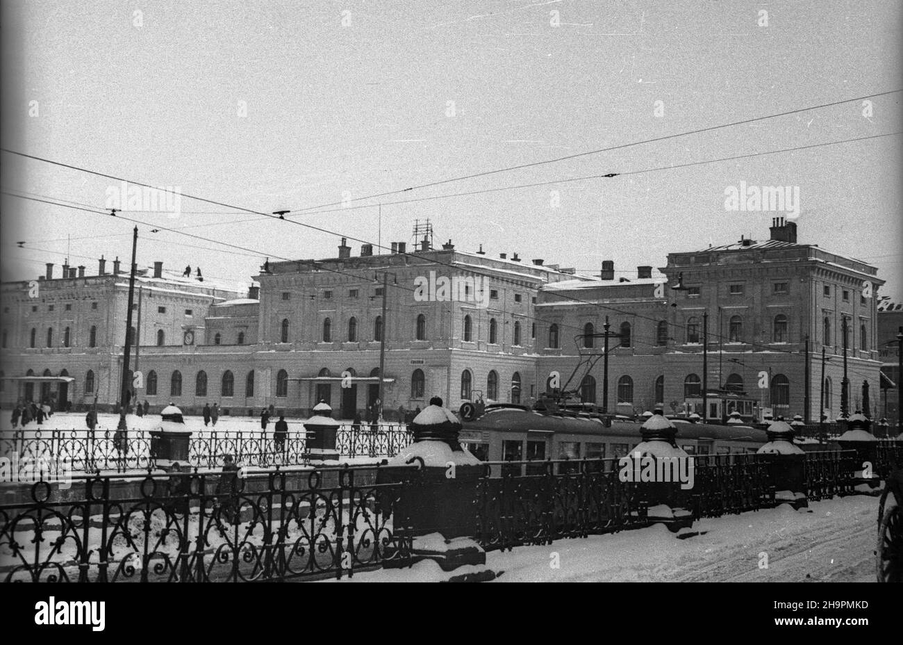 Kraków, 1949-03. Dworzec Kraków G³ówny. ka PAP Dok³adny dzieñ wydarzenia nieustalony. Krakau, März 1949. Der Krakauer Hauptbahnhof. ka PAP Stockfoto