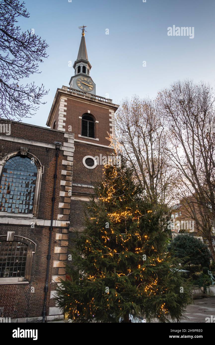 Großbritannien, England, London, Piccadilly, St James Church, Weihnachtsbaum Stockfoto