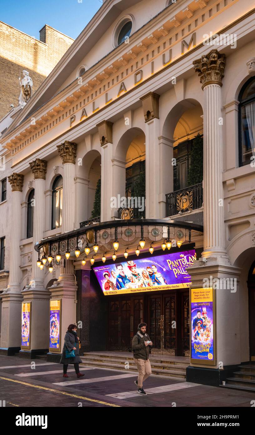 Großbritannien, England, London, Argyll Street, Eingang zum Londoner Palladium-Theater Stockfoto