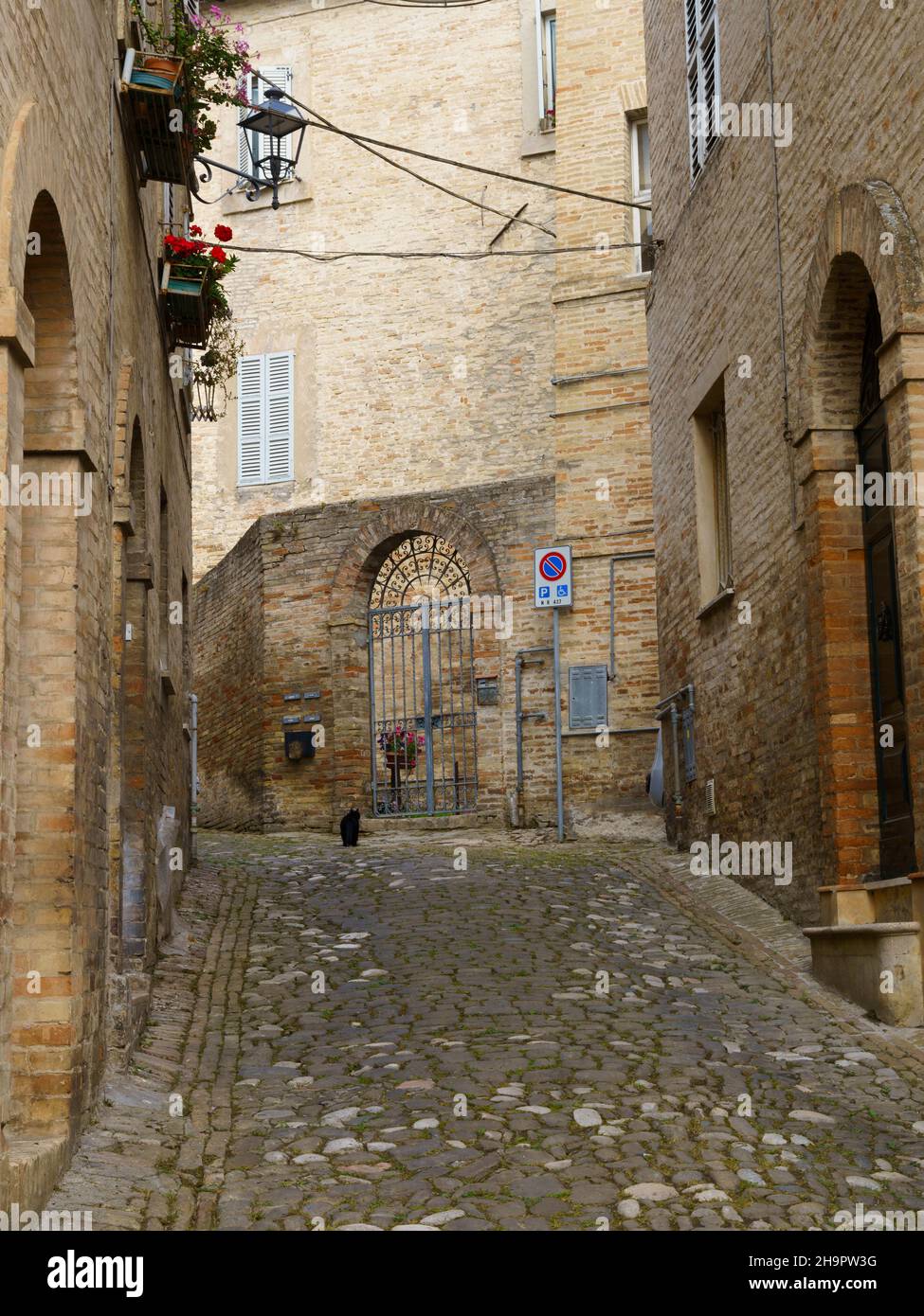 Fermo, Marken, Italien: Alte Gebäude in der historischen Stadt Stockfoto